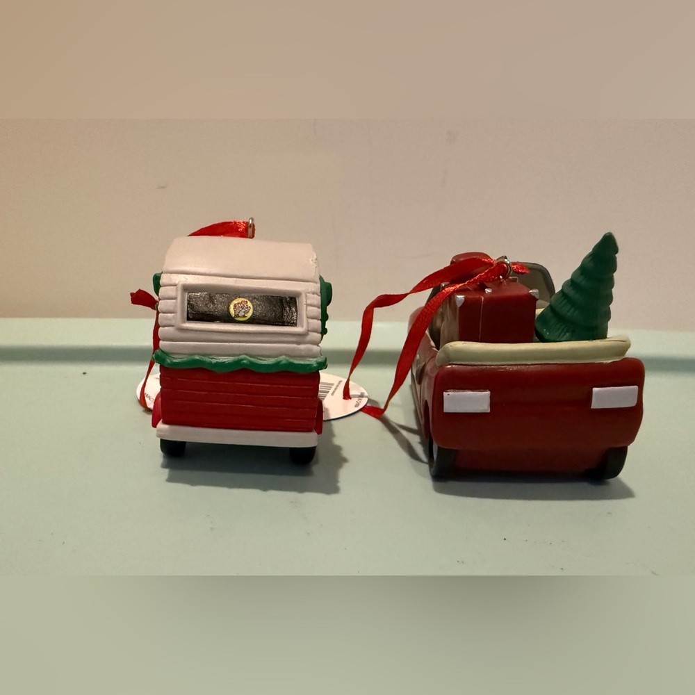Adorable Holiday Buc-ees Car and Trailer Ornaments- Set of 2- NWT - Picture 2 of 4